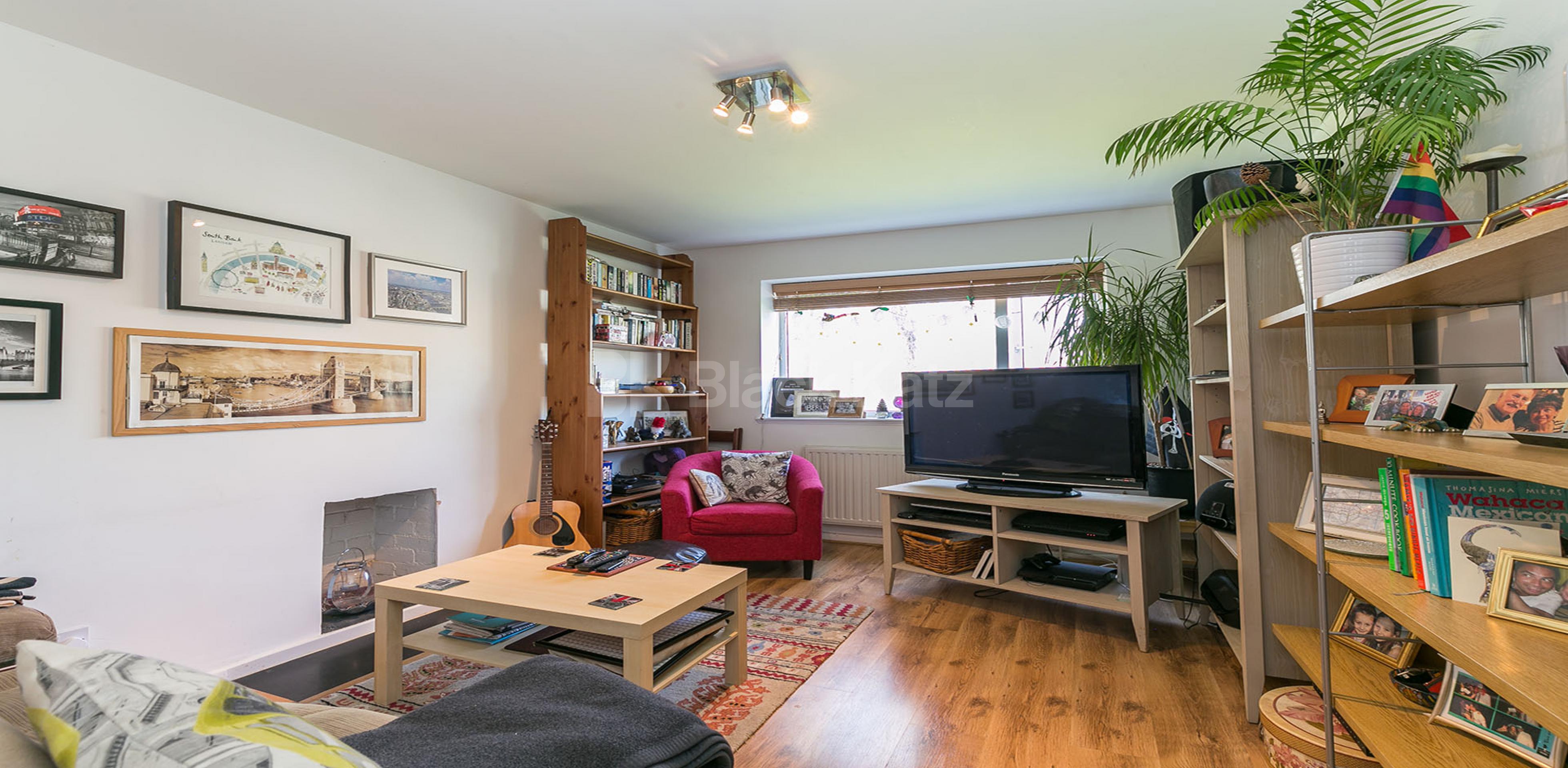 			New Instruction In Heart Of Crouch End !, 1 Bedroom, 1 bath, 1 reception Flat			 Crescent Road, CROUCH END N8